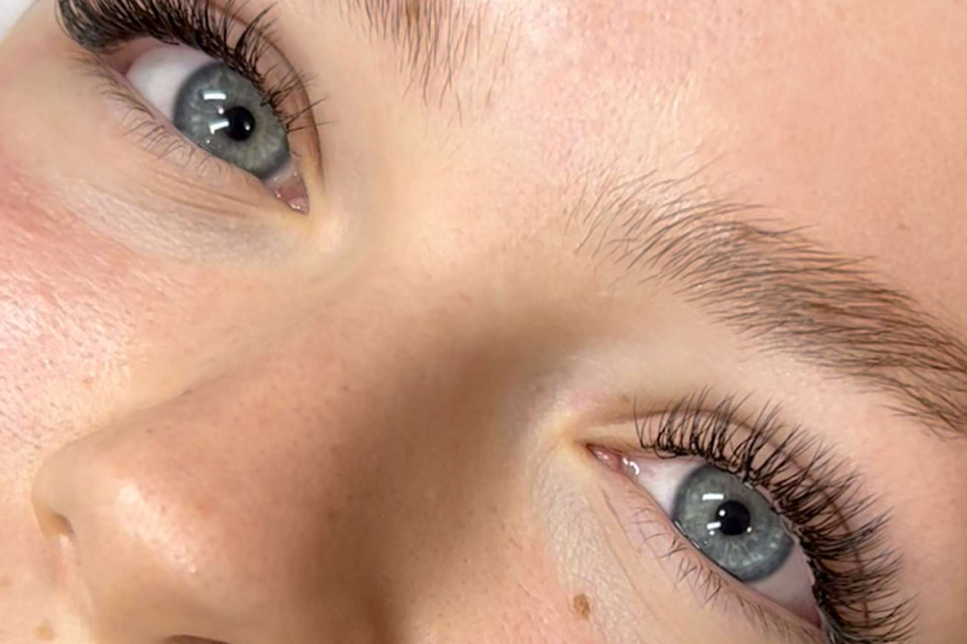 Las franquicias de extensiones de pestañas revolucionan el sector de la estética, por Lashes & Go