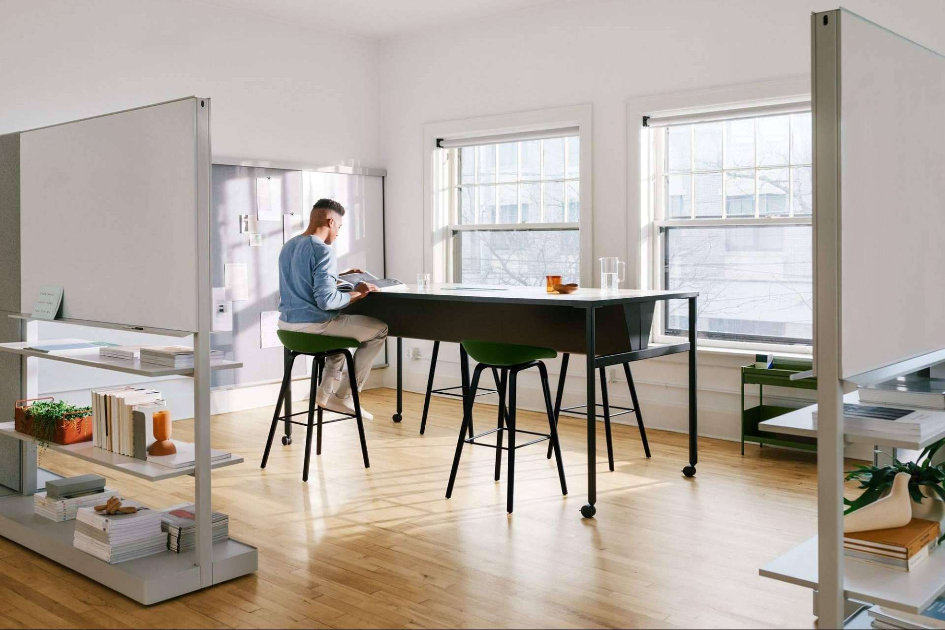 Distrito HM moderniza los espacios de trabajo con mobiliario innovador y funcional