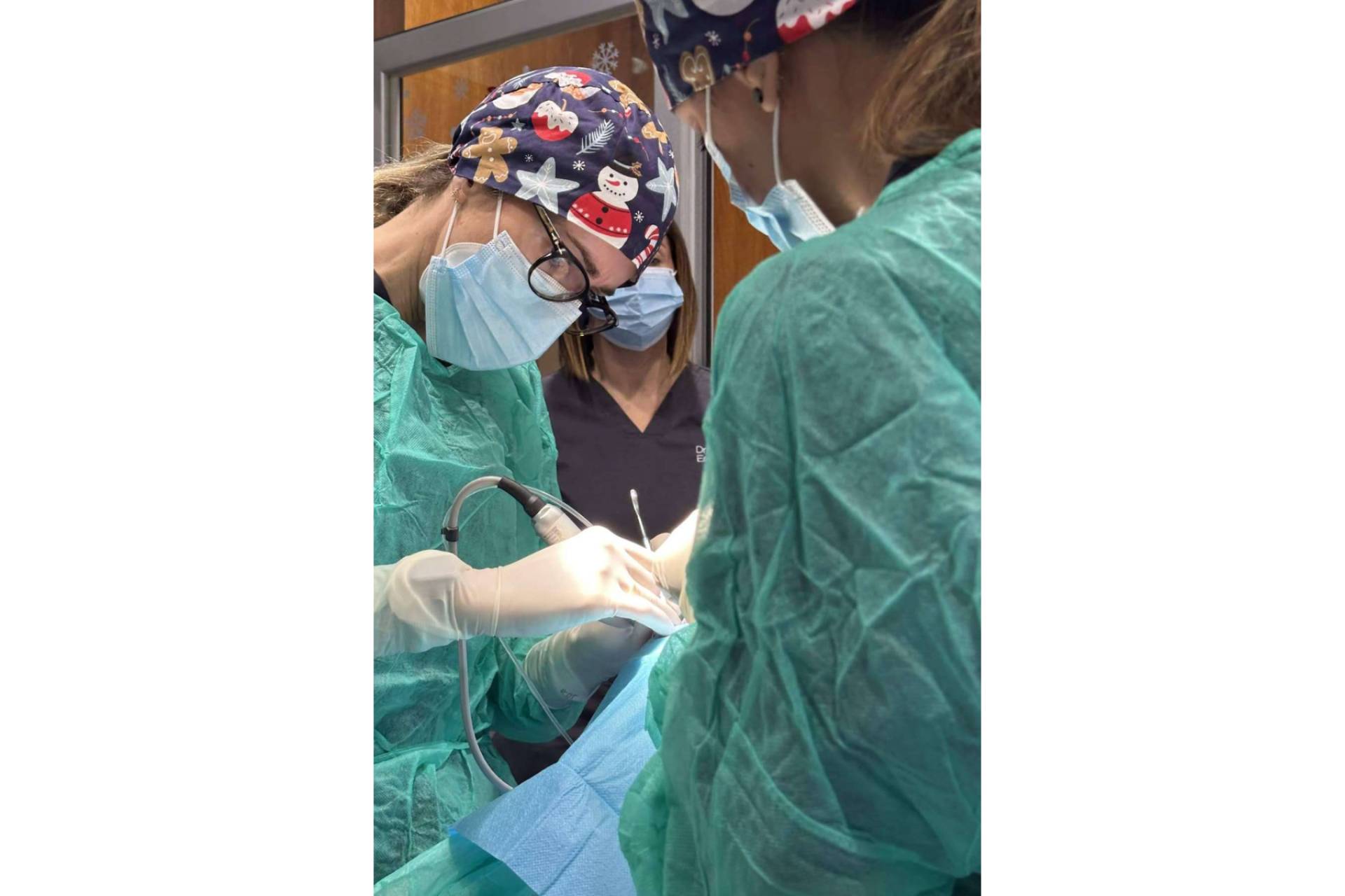 En Gijón, la Clínica Dental Dr. Espinosa transforma sonrisas con sus implantes dentales este Año Nuevo