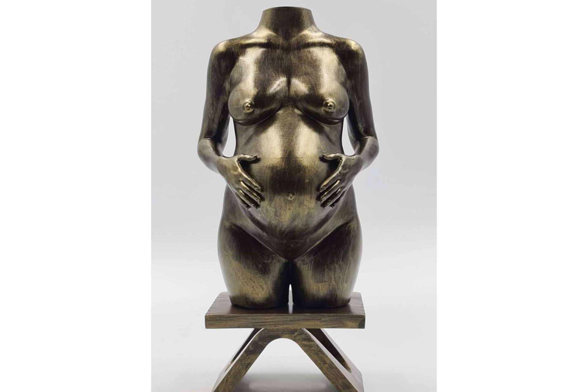 BustosPersonalizados propone 'Escultura de tu embarazo' como tributo a la maternidad