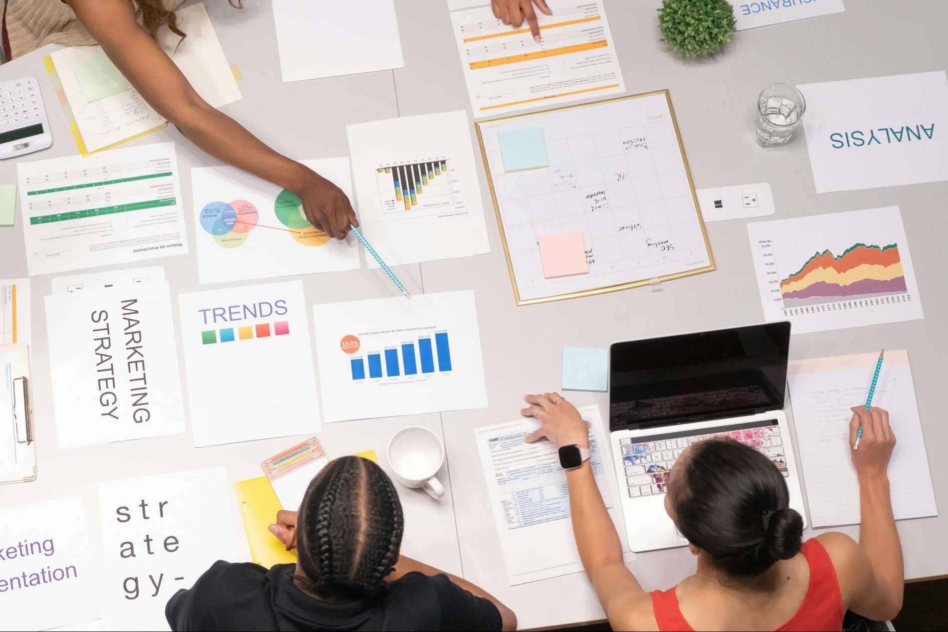 BarmetMedia refuerza el posicionamiento digital de las empresas con consultoría de marketing 360°