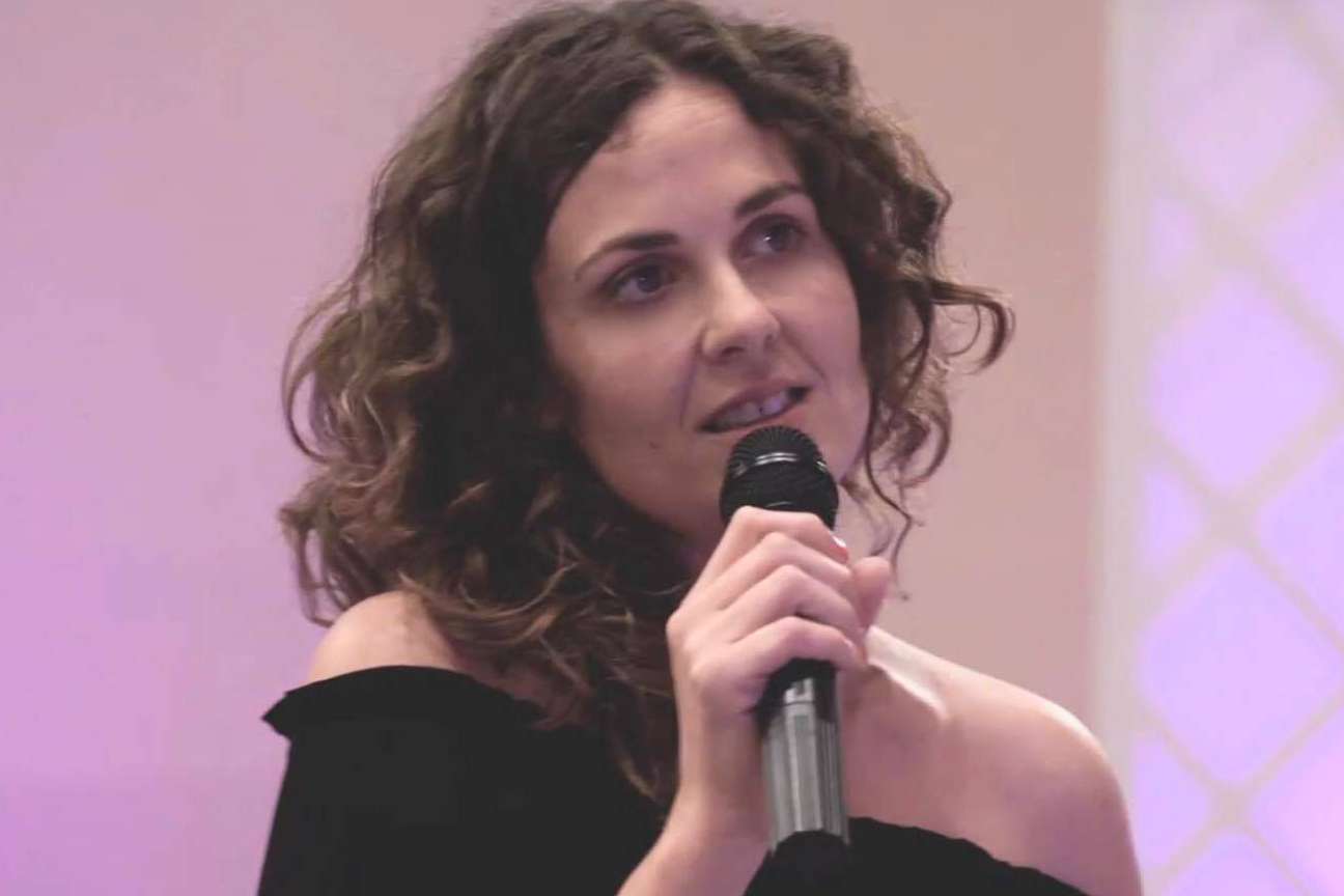 Silvia Valdés lanza curso de oratoria online para hablar en público sin miedo a equivocarse