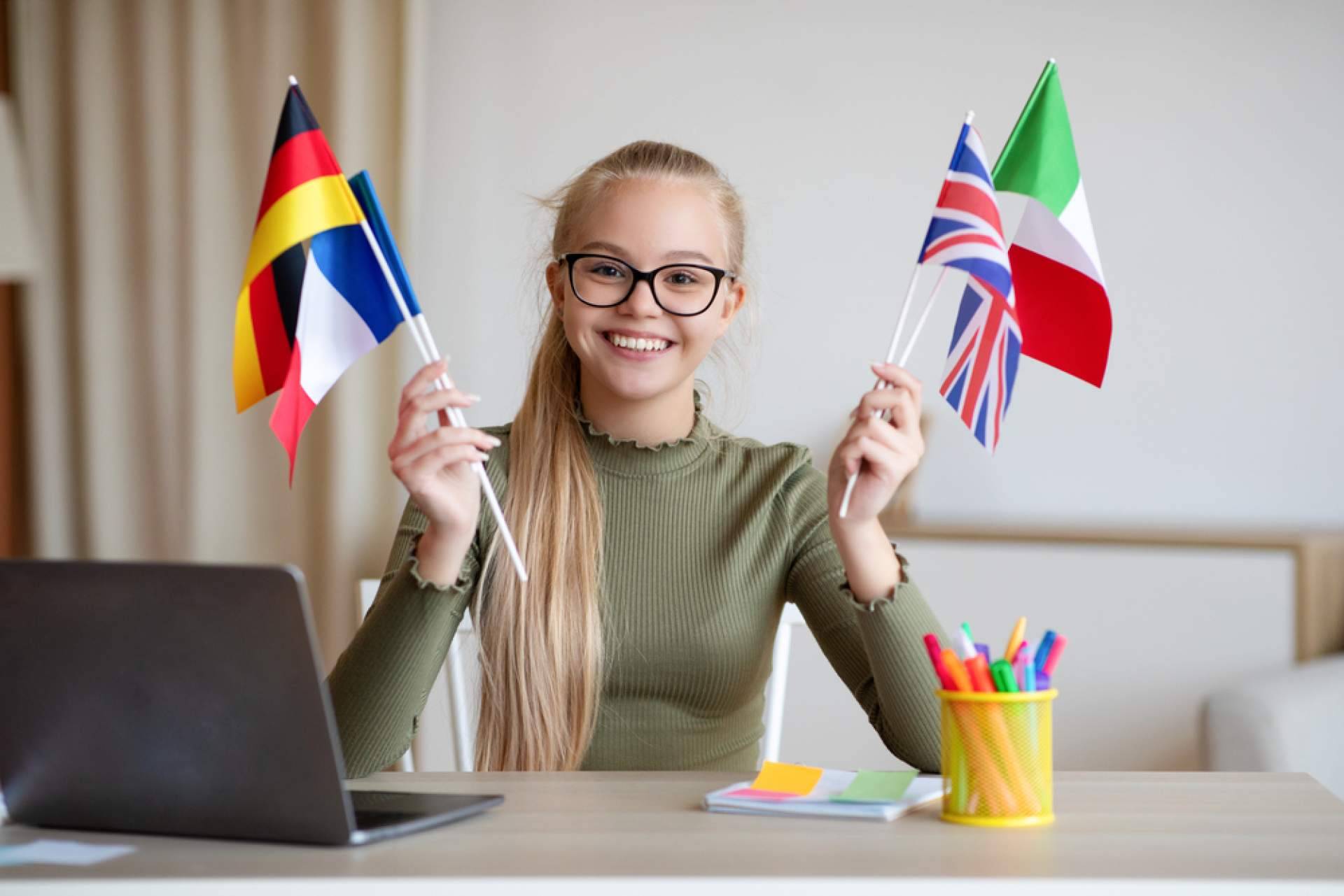 Formación en idiomas incluida en todos los programas de ENEB gracias al acuerdo con Oakford Academy