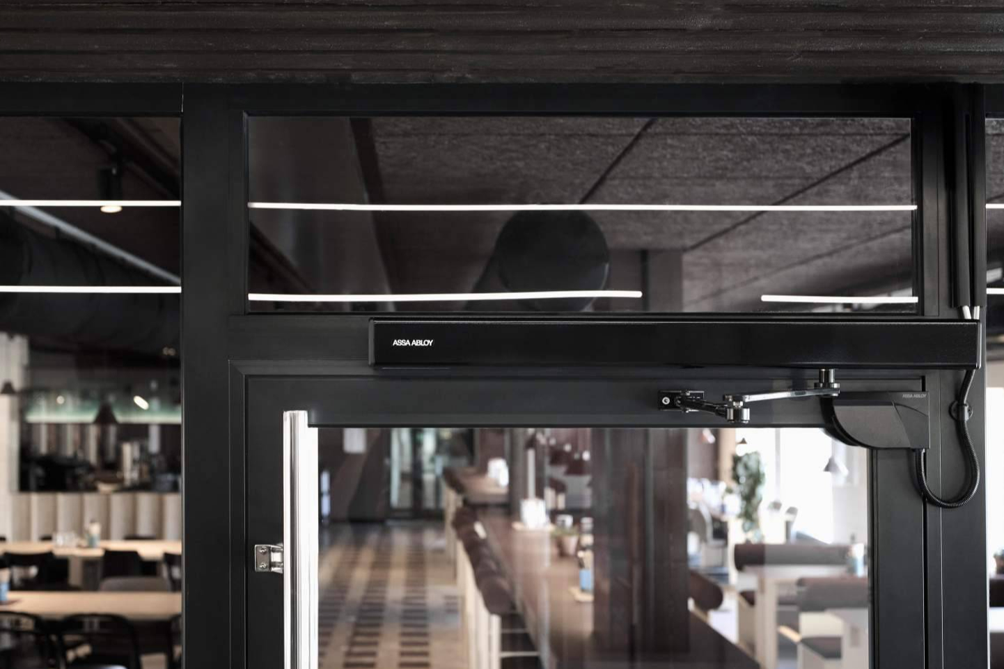 ASSA ABLOY Entrance refuerza su especialización en puertas para hoteles y espacios de restauración