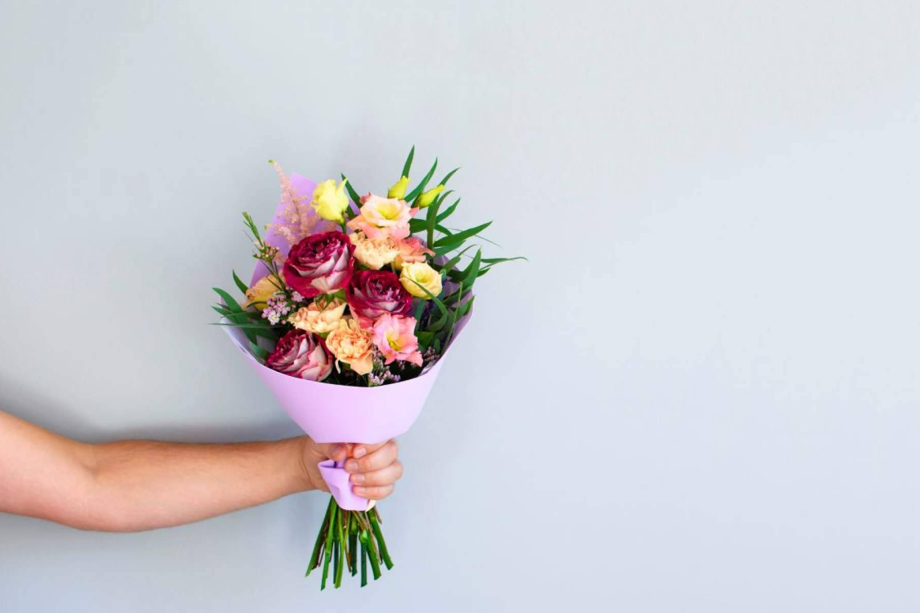La Rosa de Oro refuerza su presencia como floristería en Sevilla con reparto propio