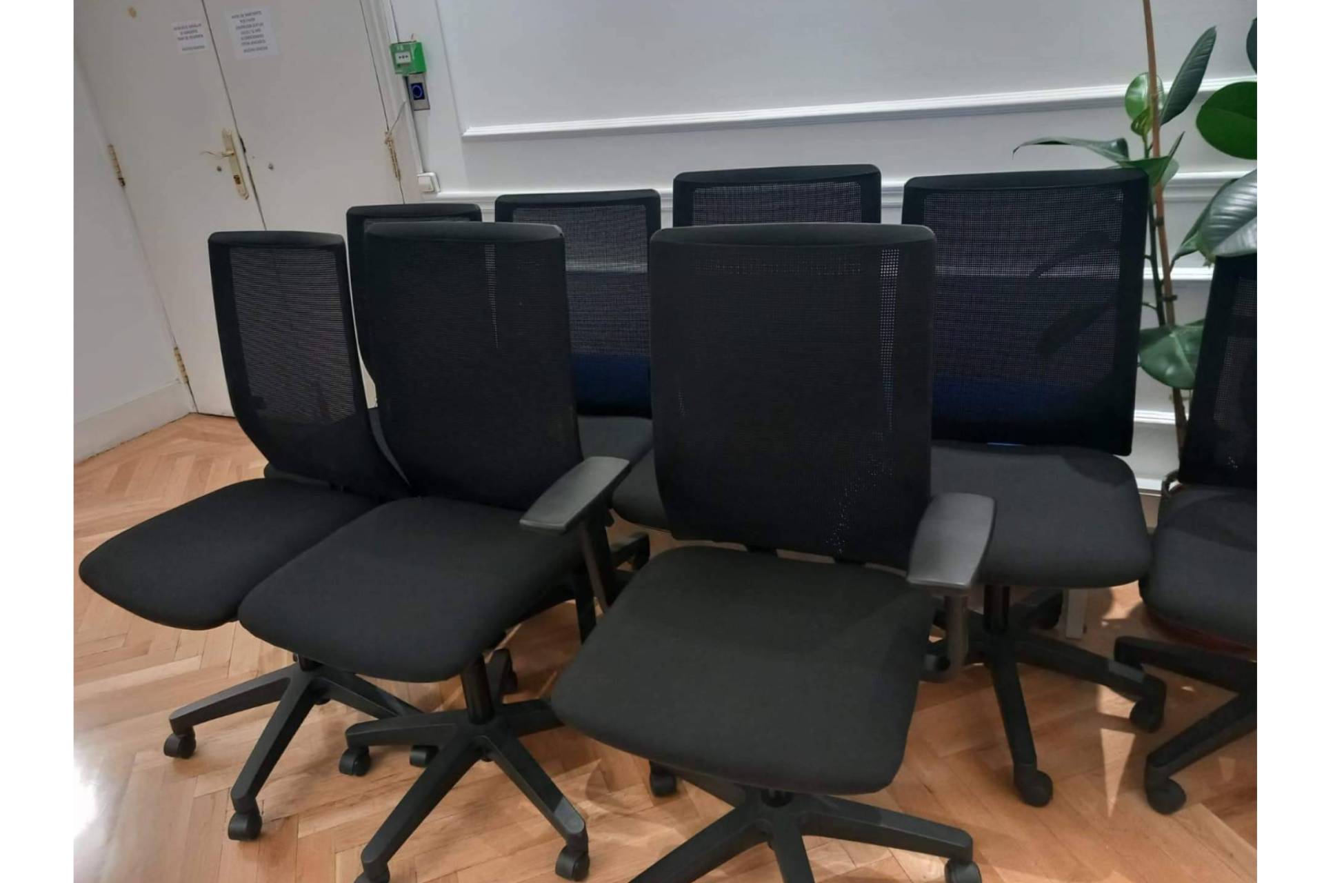 Tapizado a medida en Madrid, claves para elegir tapicero y recuperar sofás y sillas