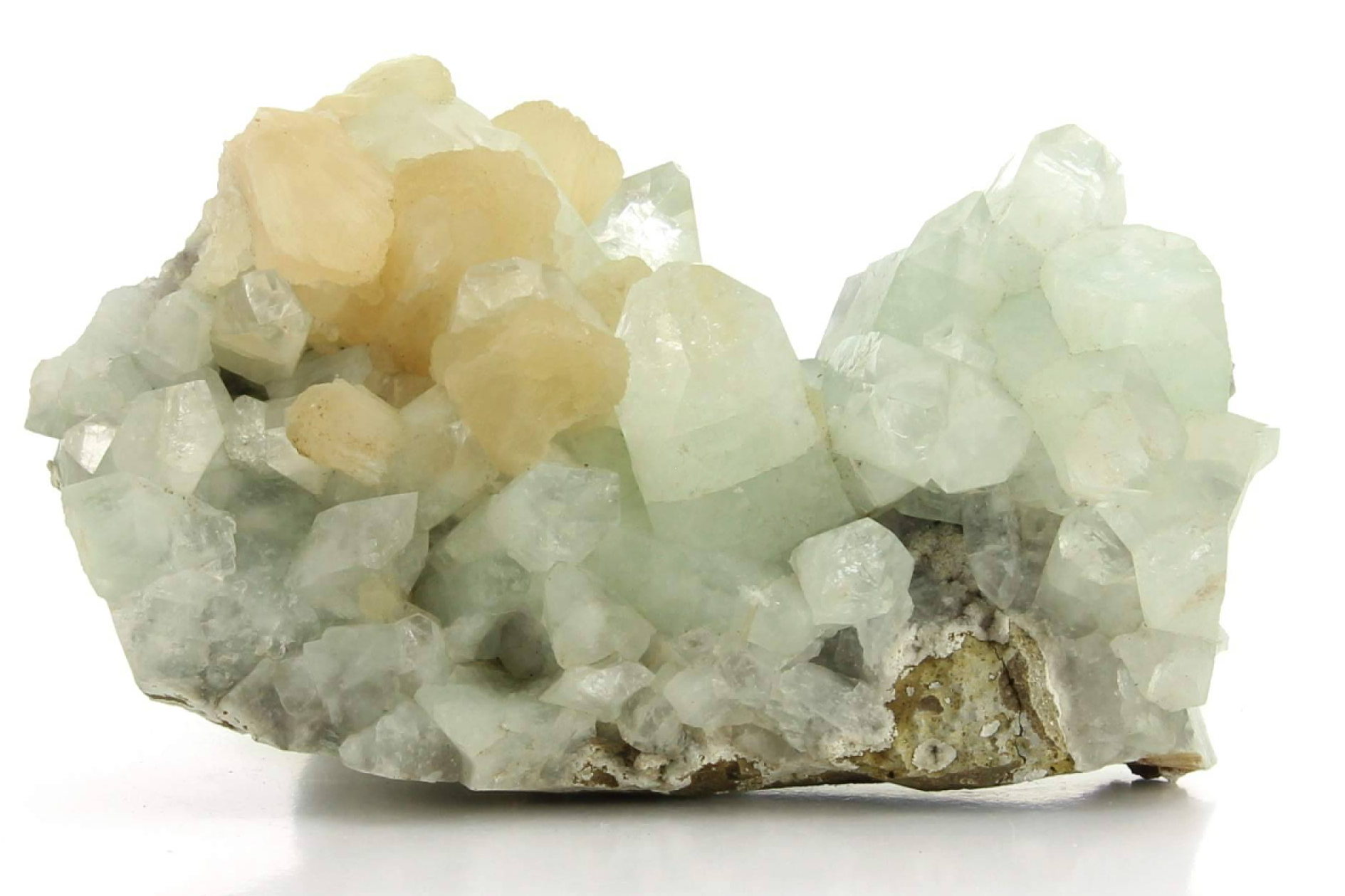 Del formato por kilo a la pieza de colección; cómo escoger minerales en bruto para tienda