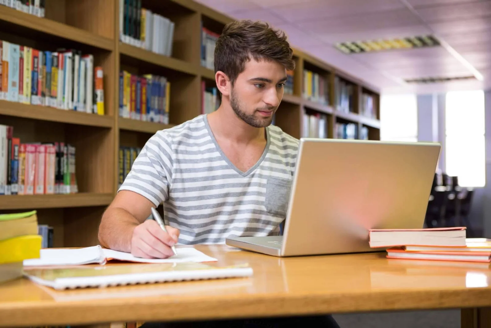 ApruebaTodo ayuda a los estudiantes con su revisión bibliográfica